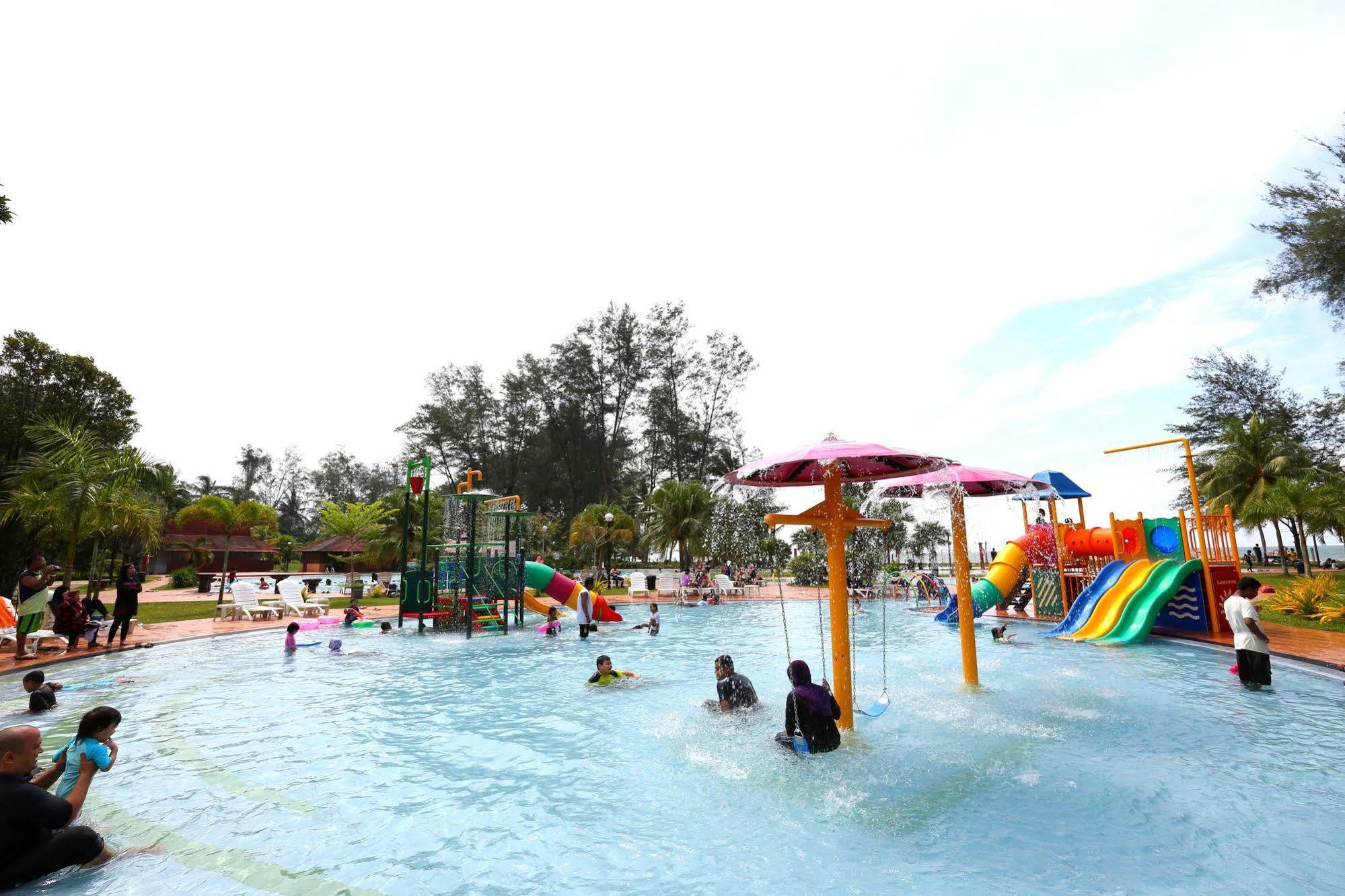 De Rhu Beach Resort Kuantan Kültér fotó