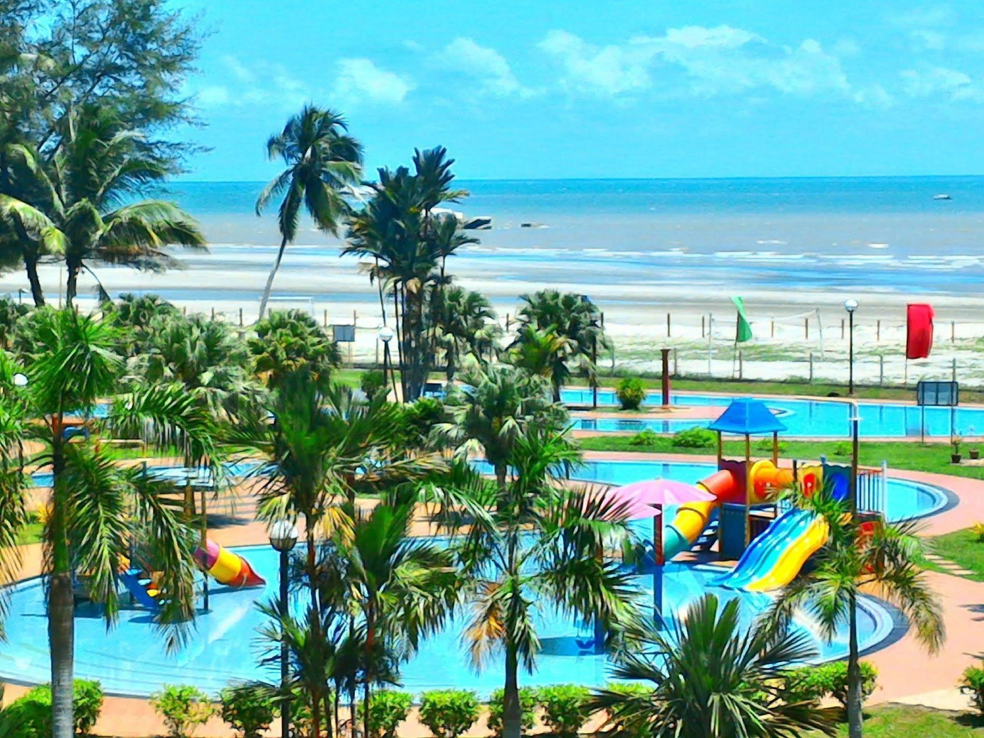 De Rhu Beach Resort Kuantan Kültér fotó