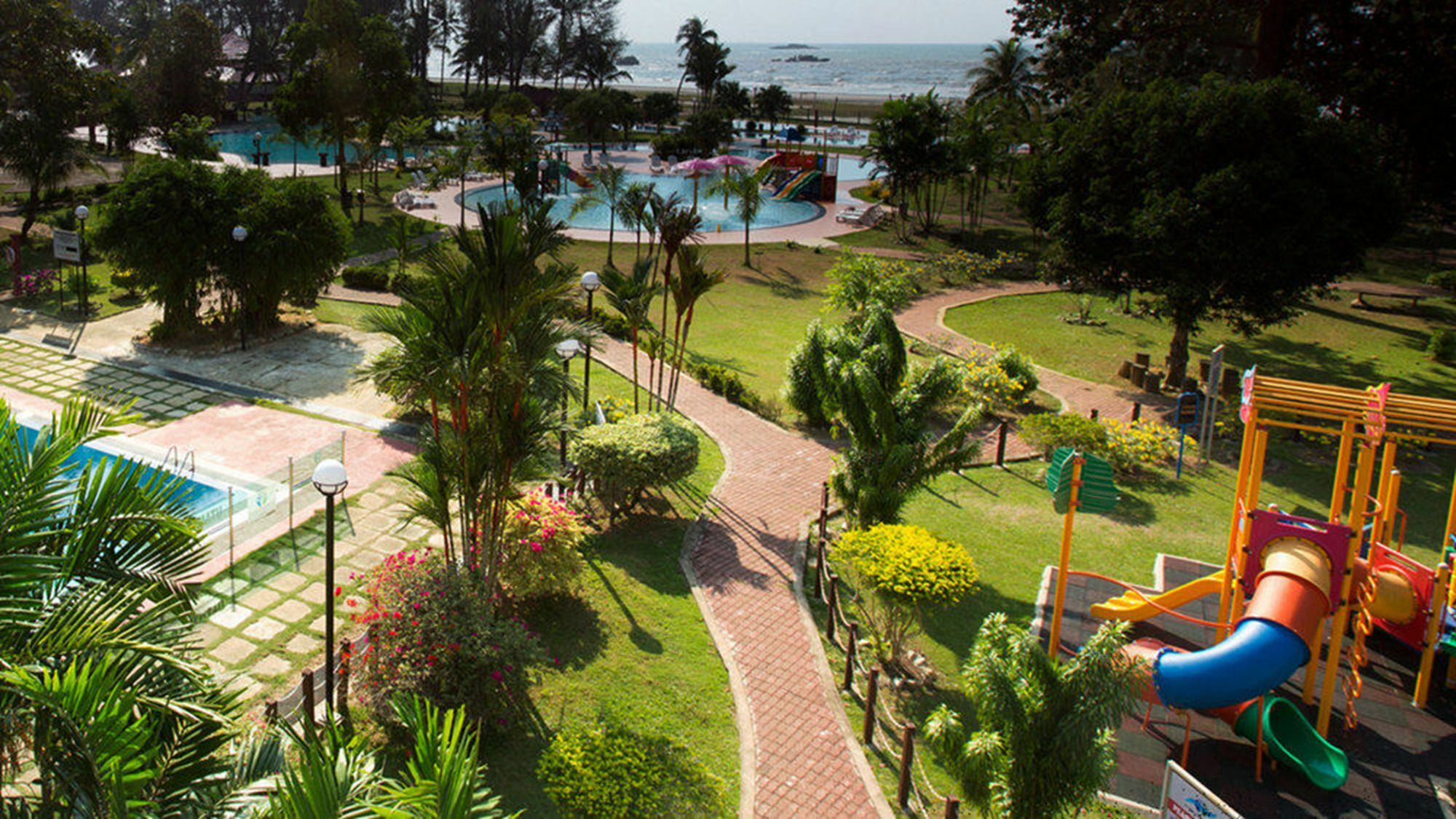 De Rhu Beach Resort Kuantan Kültér fotó